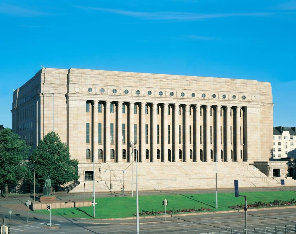 Vaalit 4 Eduskuntatalo vuonna 2004. Kuvaaja: Joanna Moorhouse / Eduskunta